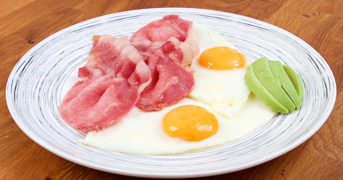 Vermicular  Sunny-Side Up Eggs and Bacon